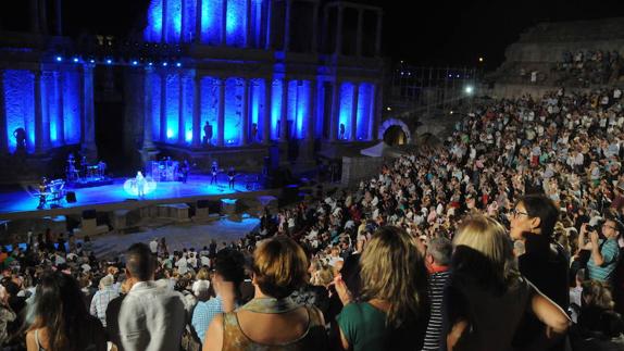 El público en el Teatro Romano durante un concierto.