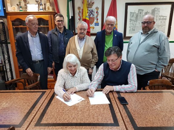 La firma se llevó a cabo en Alcalá de Henares ayer sábado. :: hoy