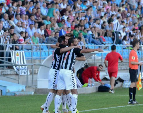 El Badajoz celebra un gol. :: C. M.