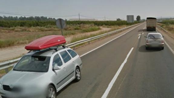 Imagen de Google Street View de la N-430 a su paso por Valdivia.