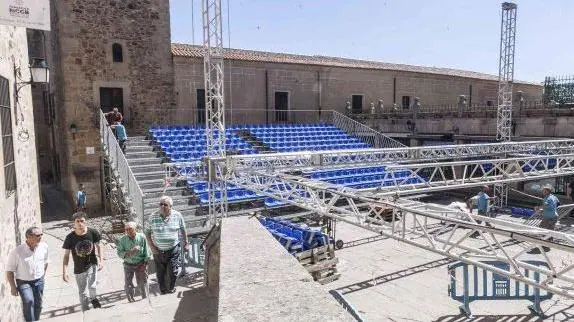 Montaje del escenario en San Jorge en el pasado festival.