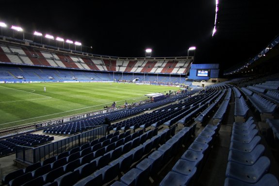 Aspecto de las gradas del estadio Vicente Calderón, en Madrid. :: hoy