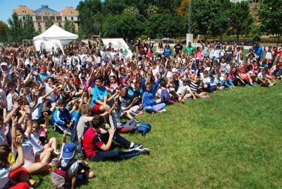 Foto de grupo de la jornada de convivencia celebrada ayer en Alange. :: JAA