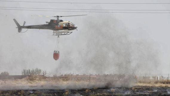 Imagen de archivo de un incendio forestal en Malpartida de Cáceres:: HOY