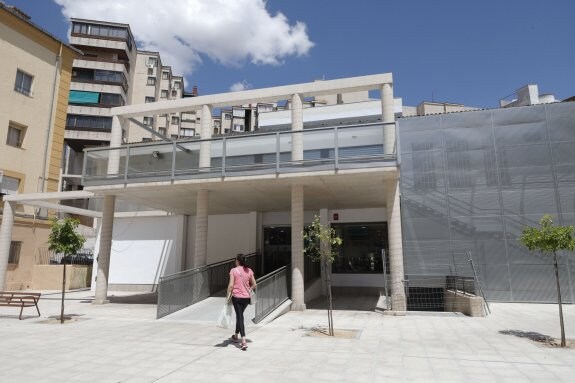 Entrada al mercado de Ronda del Carmen, pendiente aún de colocar el cartel con su nombre. :: a. méndez