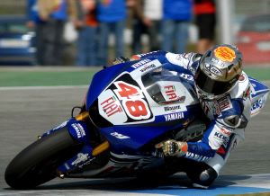 Lorenzo con su Yamaha. / AP