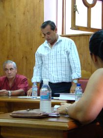 Víctor Manuel Arias Soto toma posesión como alcalde, tras el fallecimiento de José Luis Ortiz