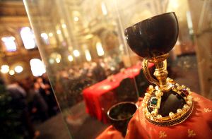 OBJETO DE CULTO. El Santo Cáliz, expuesto al público en la catedral de la ciudad del Turia. /HOY