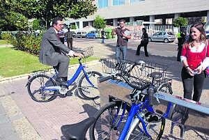 El servicio de alquiler de bicis entra en uso con cien usuarios
