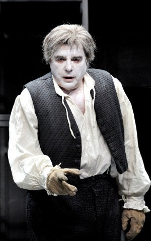 Juan Luis Galiardo, durante el estreno de 'El avaro' en Madrid la semana pasada. ::                             DAVID RUANO