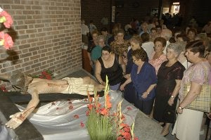 La ermita de San Lázaro acoge de nuevo a su Cristo tras siete años de restauración