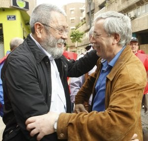 Cándido Méndez (UGT) e Ignacio Fernández Toxo (CC OO), anteayer, en Valencia. ::
J. C. CÁRDENAS / EFE