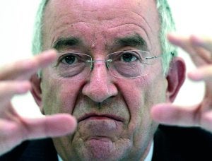 El gobernador del Banco de España, Fernández Ordóñez. ::
EFE