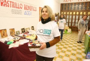 El rastrillo ofrece todo tipo de productos, desde 1 a 60 euros ::                             L.C.