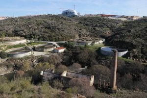 En primer término, 'fábrica de la luz', en el Jerte, proyectada por el ingeniero Bertier ::
ANDY SOLÉ