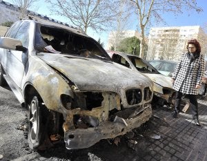 La presidenta vecinal de Ciudad Jardín, Leonor Cabreras, pide más presencia policial. ::                             ARNELAS