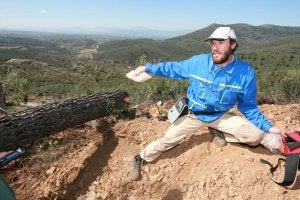 Trabajos de tala y toma de muestras en el foco detectado en Gata, en diciembre del año 2008 ::                             HOY