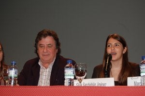 Landero y la ganadora del premio de narraciones cortas. ::                             F.J.N.