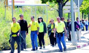 El III Encuentro Ciudad del Senderismo reúne a un centenar de caminantes