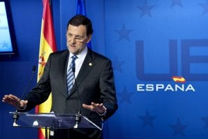 El presidente del Gobierno, Mariano Rajoy, se dirige a los periodistas tras el Consejo Europeo el pasado viernes. ::
HORST WAGNER / EFE