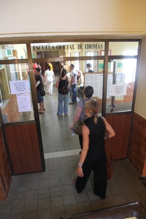 Hall de entrada a la Escuela Oficial de Idiomas. ::                             A. MÉNDEZ