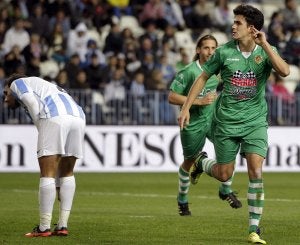 Chapi llevó la ilusión a toda Extremadura cuando anotó el primer gol del Cacereño en La Rosaleda. ::                             EFE