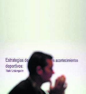 Urdangarin ofrece una conferencia del Instituto Nóos. :: E. MENDOZA