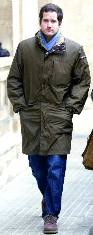 Jan Gui Urdangarin llega ayer a los juzgados de Palma. ::
J. REINA /
EFE