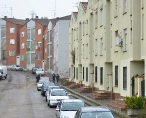 Calle Rigoberta Menchú, en la zona de Santa Clara. ::                             ARNELAS