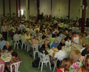 Comida de mayores en el Día del Abuelo. ::                             G. CASARES