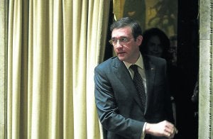 El primer ministro portugués, Pedro Passos Coelho, a su llegada al Parlamento el pasado viernes. ::
EFE