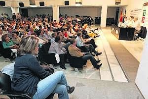 La asamblea de trabajadores de Caja Extremadura avala los paros y pide unidad sindical