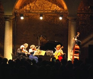 Gran ovación para el pianista Luis Fernando Pérez y 'Los Solistas de Londres' en el FIM