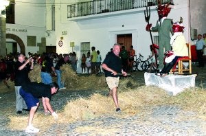 Jerez revive la tradición de la 'salida del diablo'