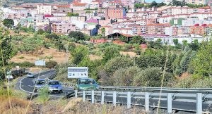 El área de Servicio 'La Trucha' ocupa desde la margen derecha de la carretera de Jaraíz hasta las huertas del Jerte. ::                             PALMA