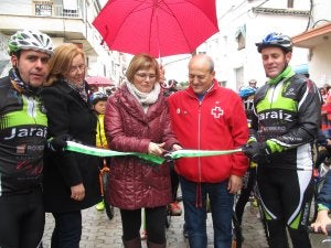 Las autoridades cortan la cinta en la salida de la quedada. ::
P. D.
SAMINO
