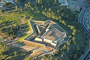 El Fuerte de San Cristóbal, rehabilitado y visto desde el aire. ::                             HOY