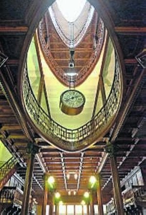 La antigua juguetería 'Las tres campanas'. ::                         HOY