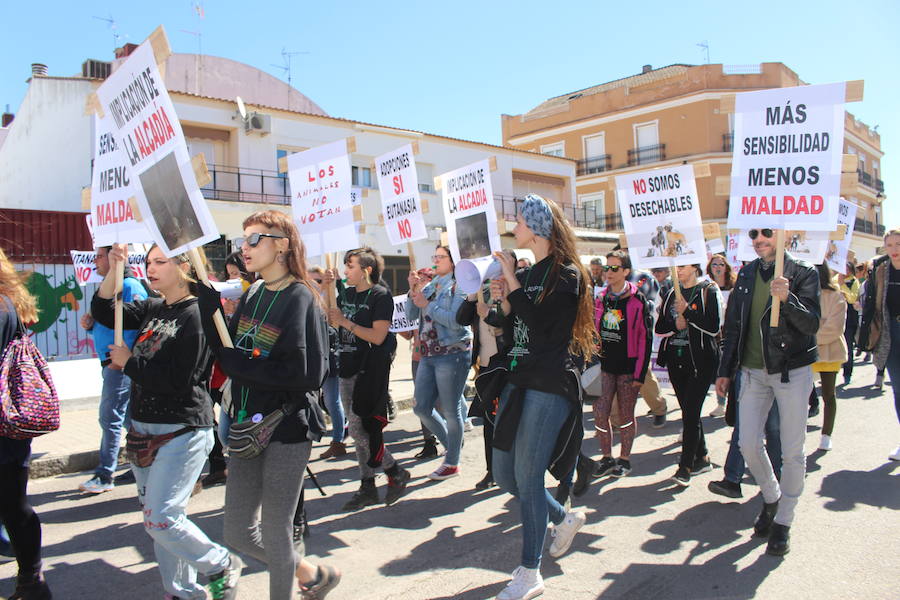 Un centenar de personas marcharon hasta el Ayuntamiento 