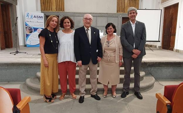 TRabajadores del centro junto al gerente y su fundador 