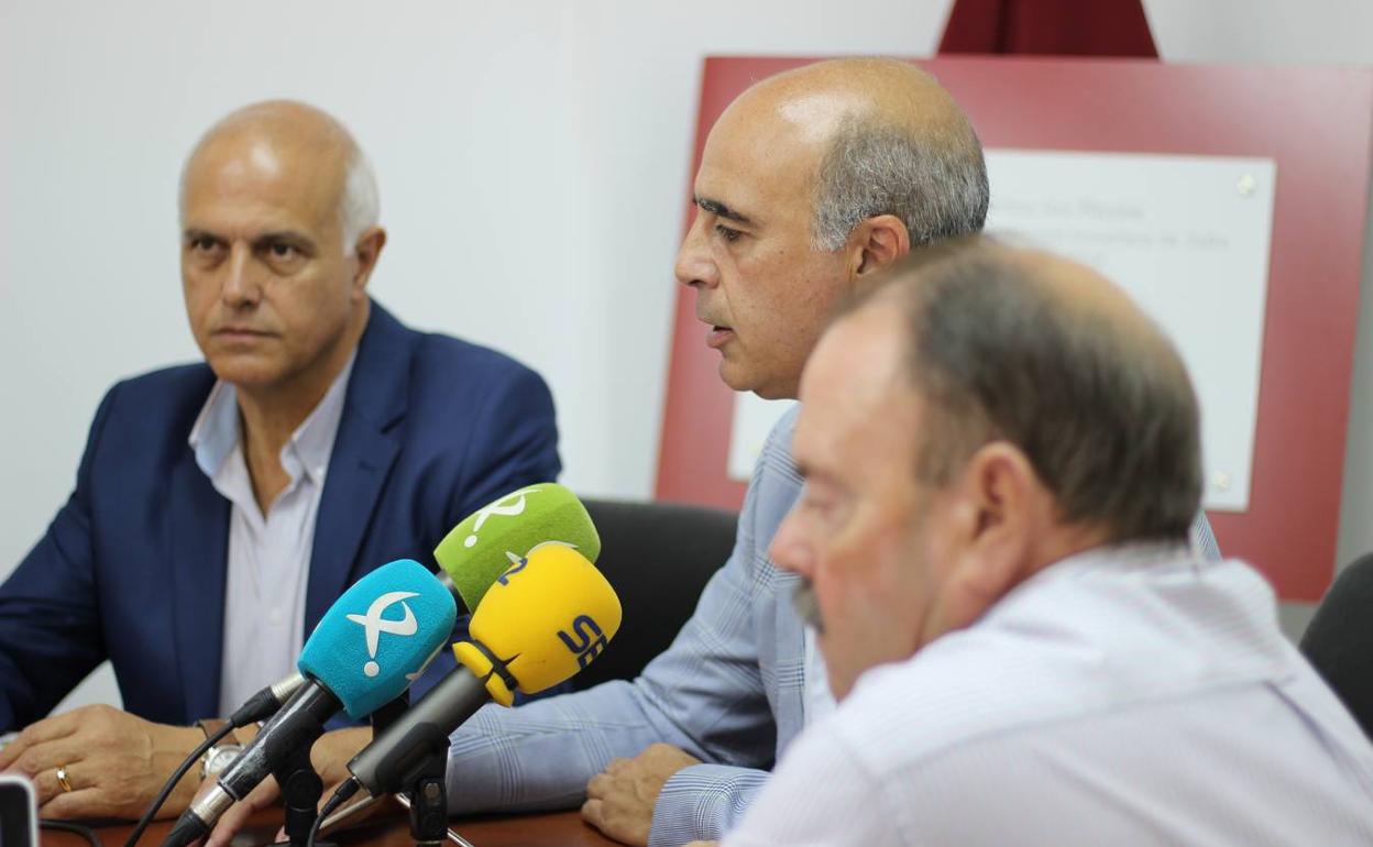 El comisario de Ferias, el preseidente y gerentes de la Entidad FErial durante la rueda de prensa 