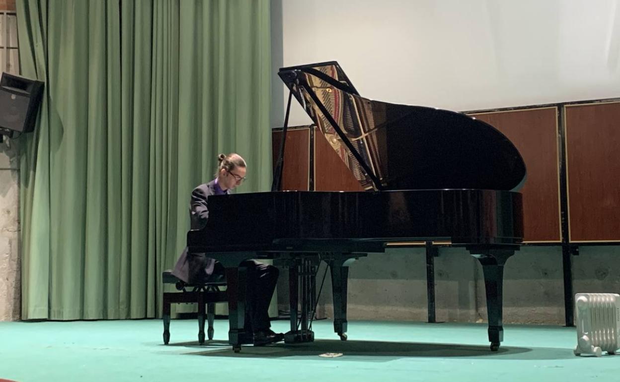 Miguel Muñoz durante su interpretación 