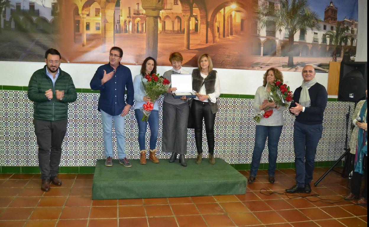 El equipo humano del equipo junto al secretario local y provincial del PSOE 