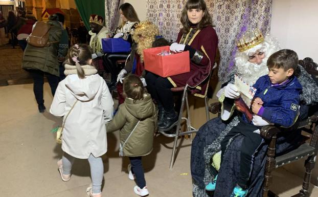 Los niños entregaron sus cartas a los Reyes Magos este mismo día 