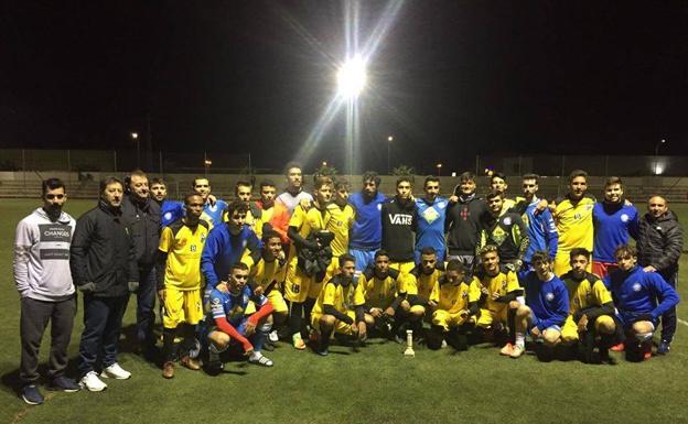 Los jugadores en el partido de entrenamiento entre el Zafra y Brasil 