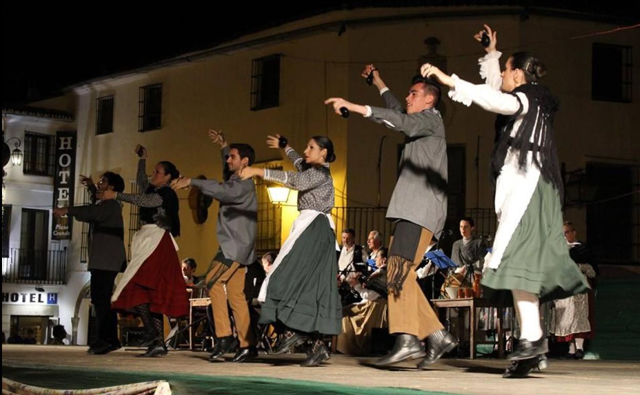 Miembros de El Castellar durante una acttuación 