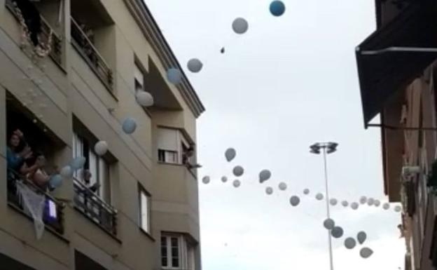 Los vecinos lo celebraron desde sus balcones 