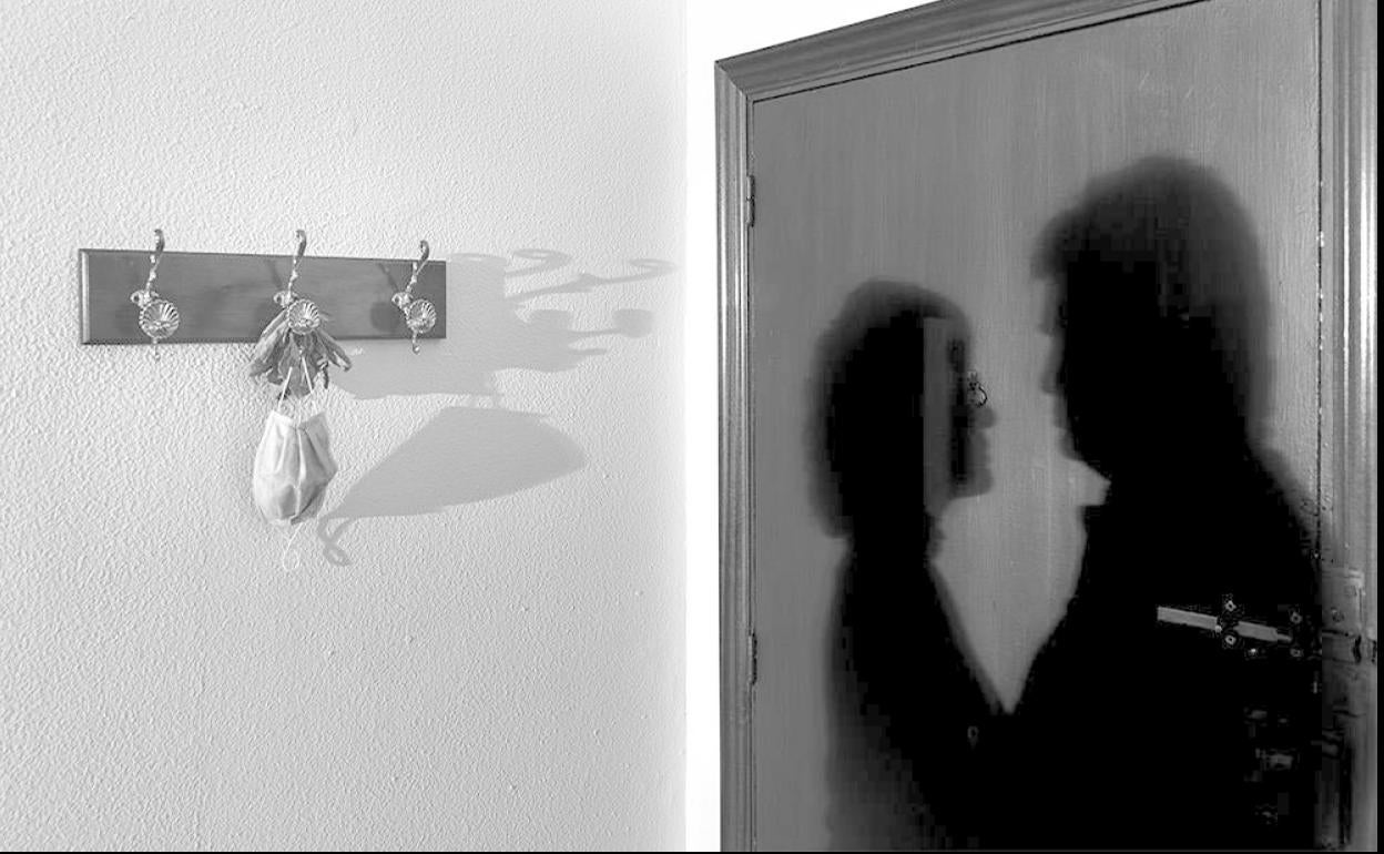 La imagen 'Amor en sombras' de Jonás Giraldo gana el certamen de fotografía 'Los confines de tu casa'