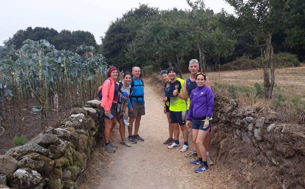 El grupo en otra de las etapas del camino 