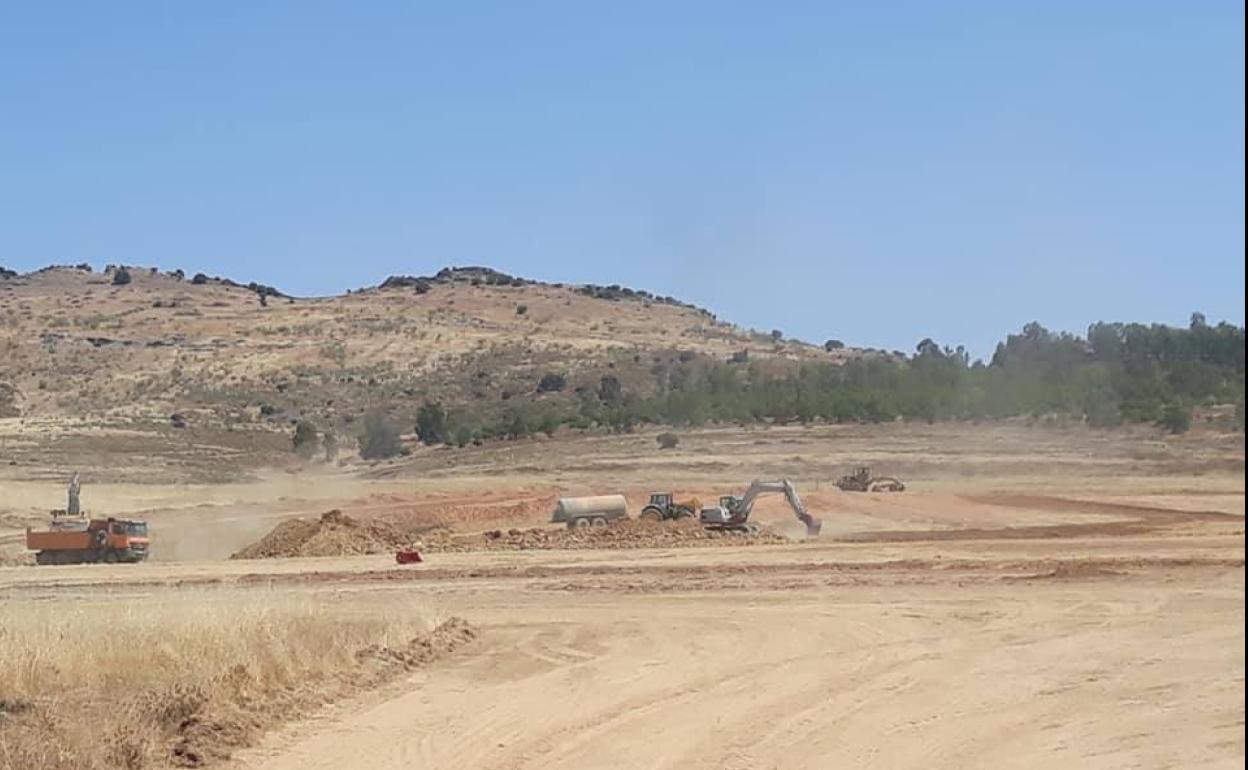 Las máquinas ya estn sobre el terreno trabajando 
